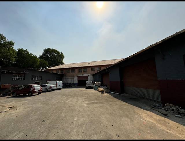 3,110M² WAREHOUSE TO LET IN INDUSTRIA WEST